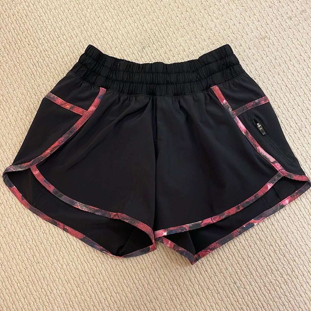 Lululemon shorts size 4 never worn